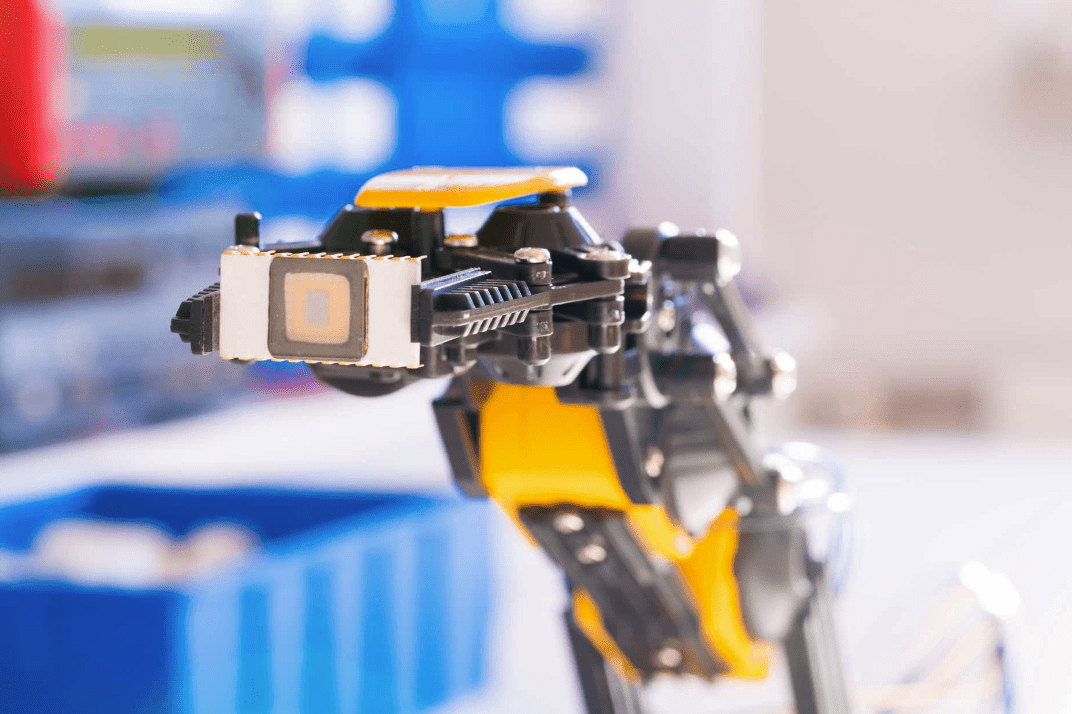 What are end effectors and what is their classification?